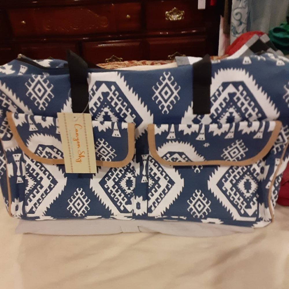 Canyon Sky Blue/White Zipper Closure Carry All Bag w/2 Large Pockets in Front
